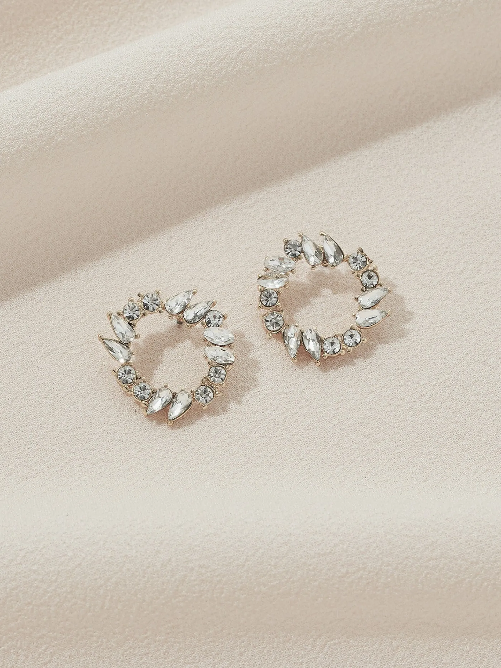 Della Studs