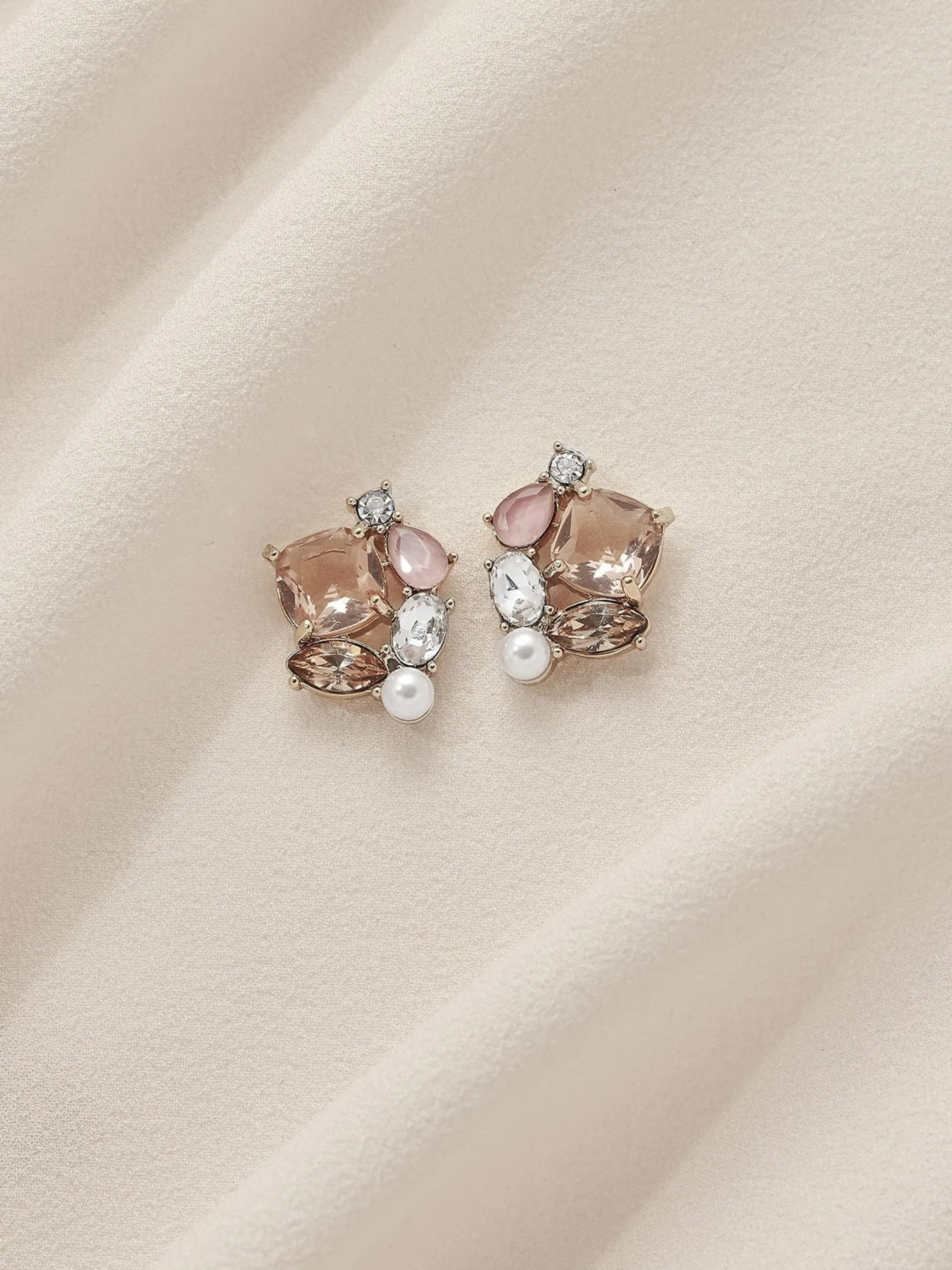 Leonie Studs